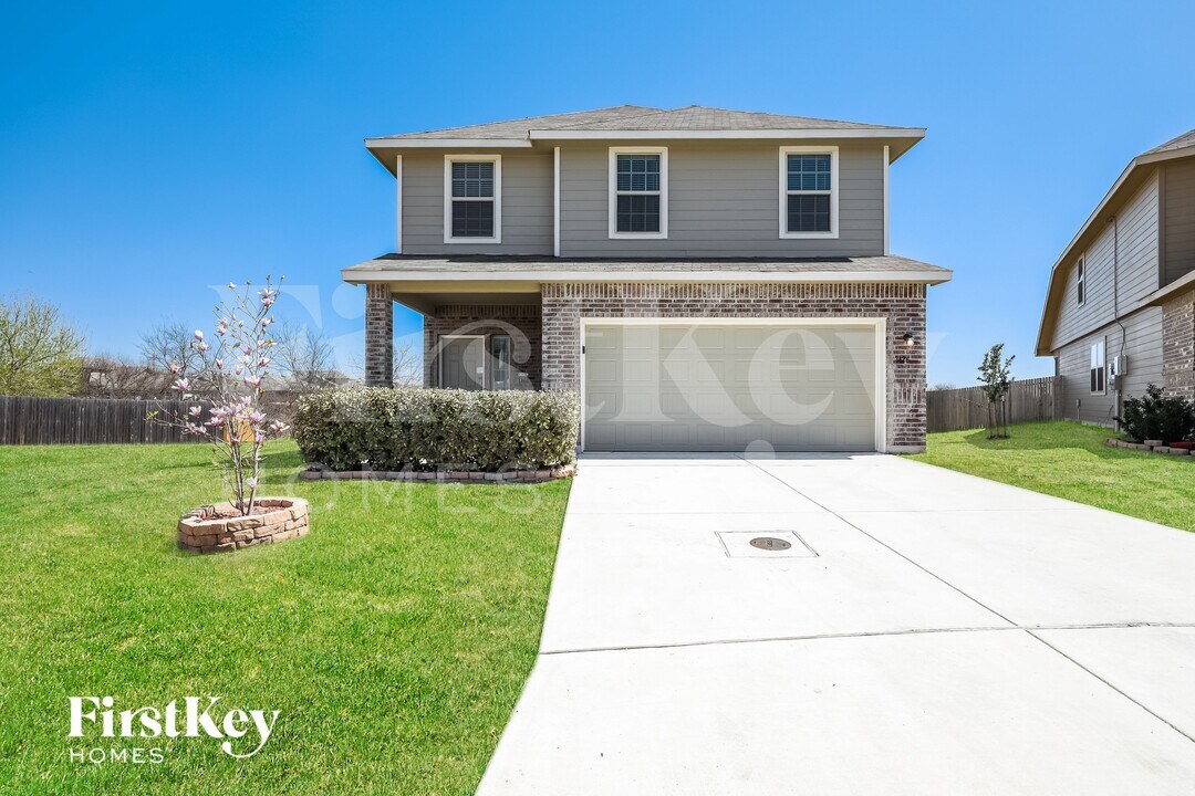 7426 Coral Bells Ct in Converse, TX - Foto de edificio