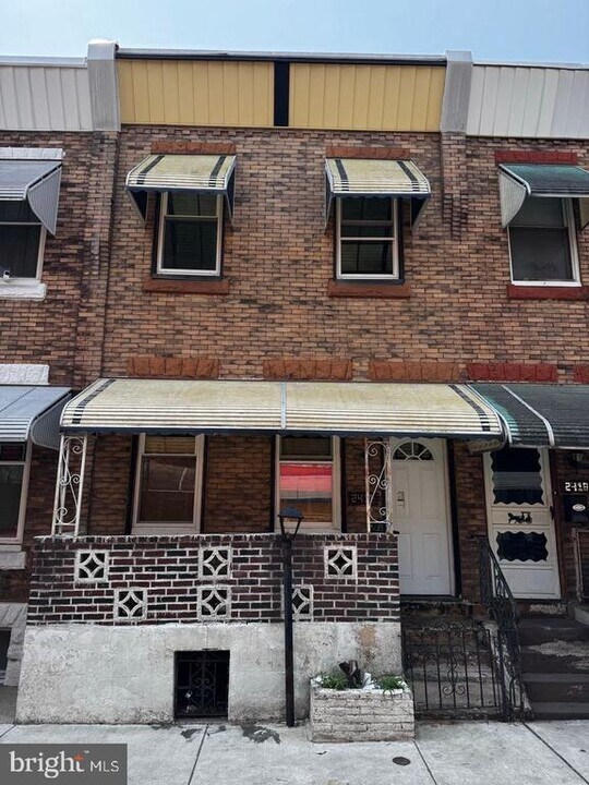 2416 N Hollywood St in Philadelphia, PA - Building Photo