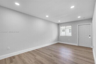 560 NE 63rd St in Miami, FL - Building Photo - Building Photo