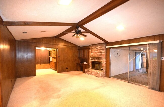 1045 Briarwood Ln in Desoto, TX - Building Photo - Building Photo