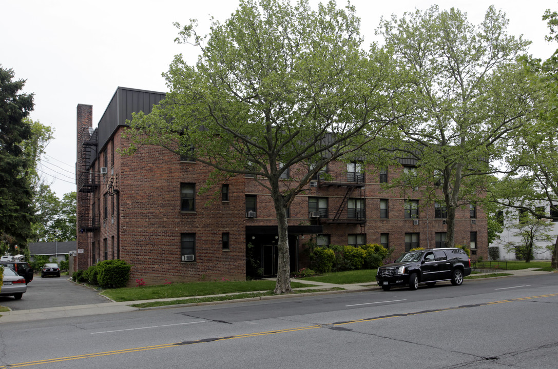 Ellard House Of Great Neck in Great Neck, NY - Building Photo