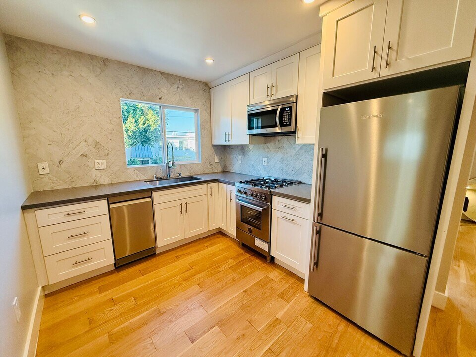 724 Ashland Ave in Santa Monica, CA - Building Photo