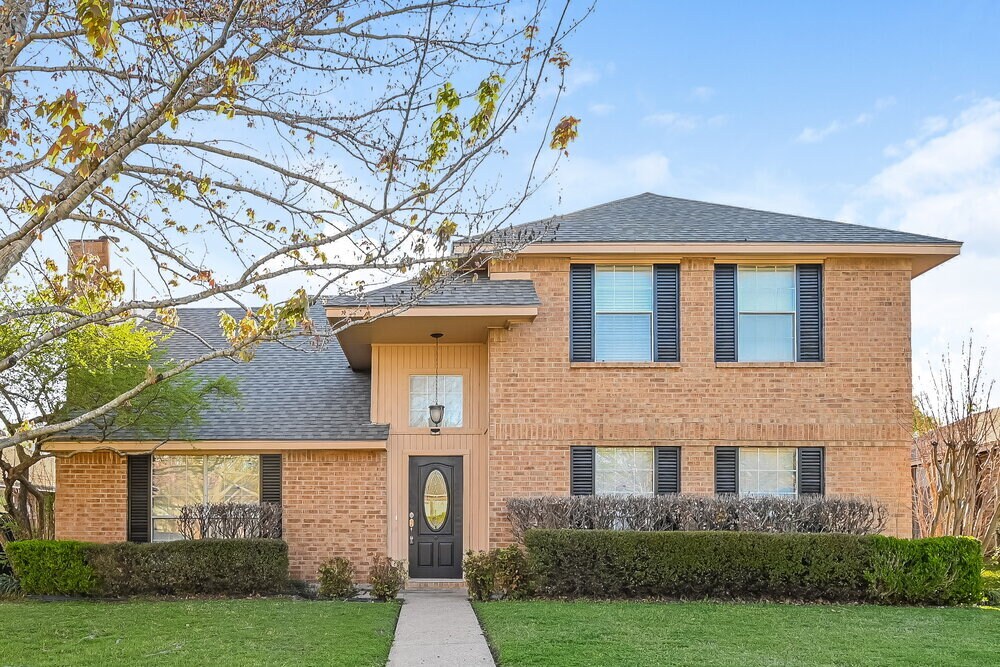 1402 Samuel St in Cedar Hill, TX - Building Photo