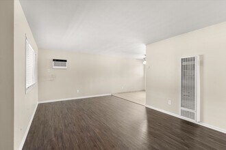 Melrose Manor Apartments - Riverside, CA in Riverside, CA - Foto de edificio - Building Photo
