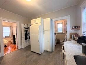 137 Dudley St, Unit 2 in Cambridge, MA - Foto de edificio - Building Photo