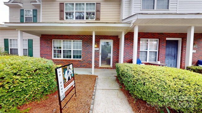 1777 Forest Side Ln in Charlotte, NC - Building Photo - Building Photo