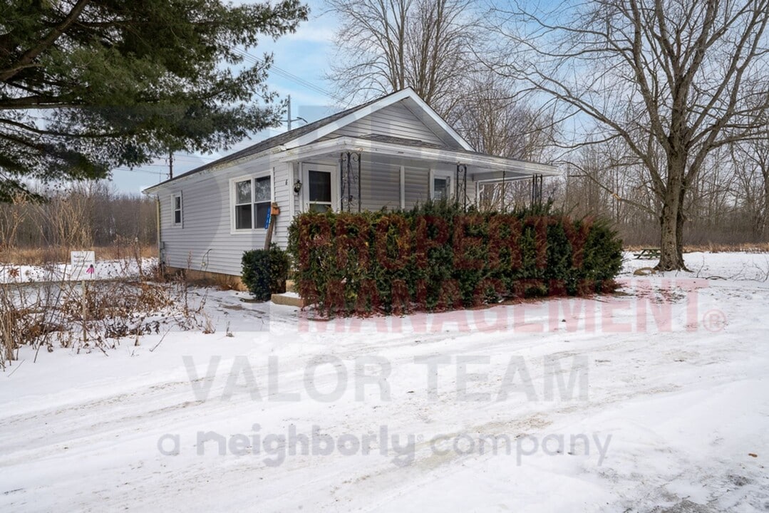 5066 Newton Falls Rd in Ravenna, OH - Foto de edificio