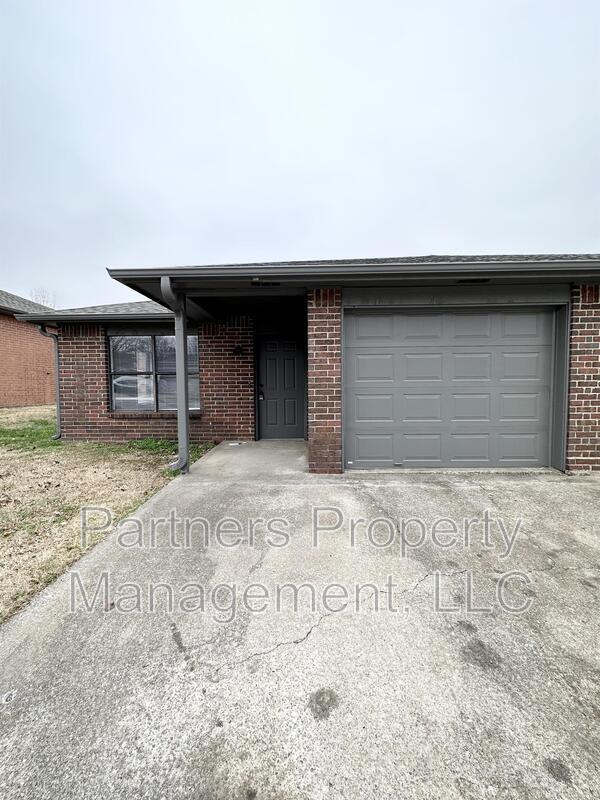 5707 Sara St in Fayetteville, AR - Building Photo - Building Photo