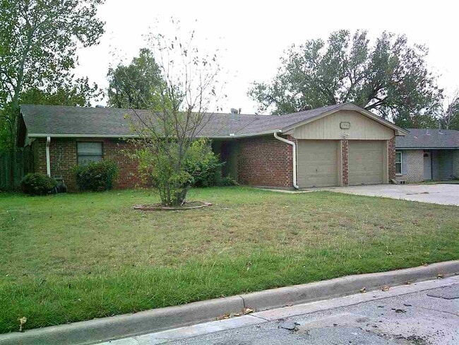 property at 2903 NE Lakeview Cir