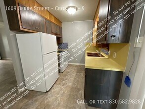 1609 Berry St in Llano, TX - Building Photo - Building Photo