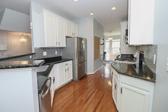 5459 Patuxent Knoll Pl in Alexandria, VA - Foto de edificio - Building Photo
