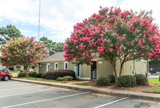 Meadowbrook and Brookridge Apartments in Charlotte, NC - Building Photo - Building Photo