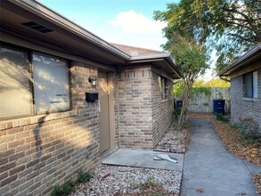 106 Priddy Ln in Fort Worth, TX - Foto de edificio - Building Photo