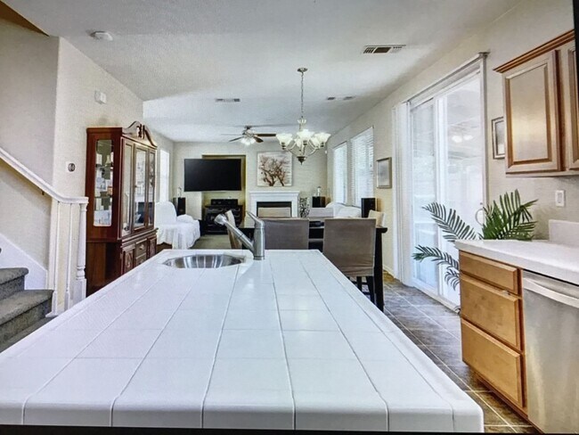 1012 Beymer Loop in Yuba City, CA - Building Photo - Building Photo