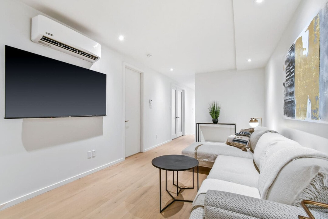1285 Rue Rachel E in Montréal, QC - Building Photo