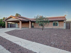 1812 W Deacon Dr in Tucson, AZ - Building Photo