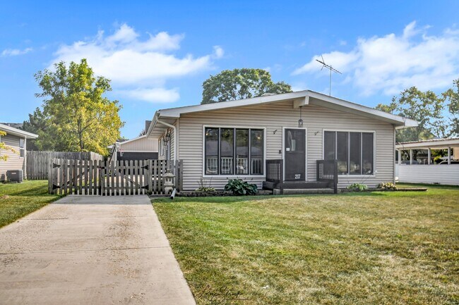 217 Sherman Ave in Montgomery, IL - Building Photo - Building Photo