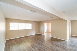 5942 Jaguar Dr W in Jacksonville, FL - Building Photo - Building Photo
