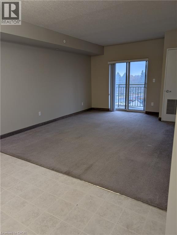 239 Auburn Dr in Waterloo, ON - Building Photo - Building Photo