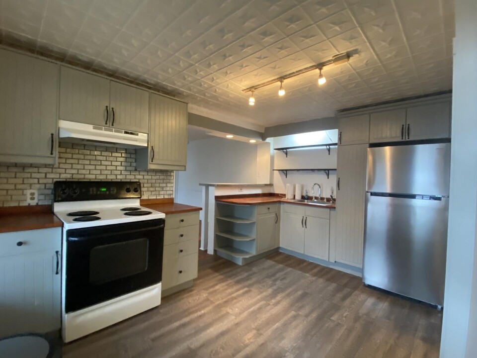 9 Mt Auburn St in Somersworth, NH - Building Photo