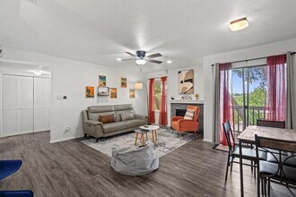 4500 E Oltorf St in Austin, TX - Foto de edificio - Building Photo