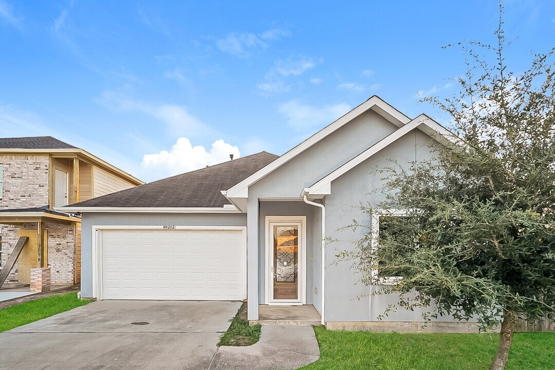 10212 Carmencita Way in Houston, TX - Building Photo