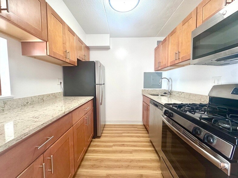 133 Park St, Unit 703 in Brookline, MA - Building Photo
