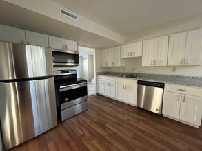 Holiday Park Apartments and Townhomes in Pittsburgh, PA - Foto de edificio - Building Photo