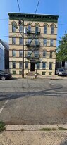 80 W 18th St in Bayonne, NJ - Building Photo