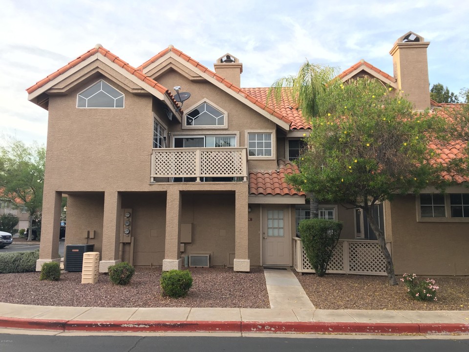 1633 E Lakeside Dr in Gilbert, AZ - Building Photo