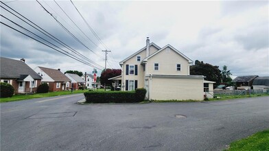 930 Nursery St in Fogelsville, PA - Building Photo - Building Photo