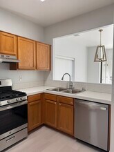 615 Blue Mountain Way, Unit Unit D in Bakersfield, CA - Foto de edificio - Building Photo
