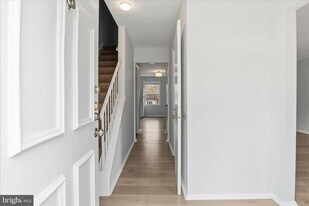 5422 Brixham Ct in Burke, VA - Building Photo