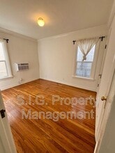 2813 Rowena Ave in Los Angeles, CA - Building Photo - Building Photo