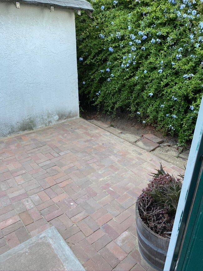 1236 10th St, Unit B in Hermosa Beach, CA - Building Photo - Building Photo