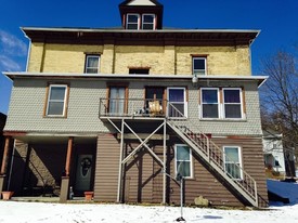 107 Arch Ave in Greensburg, PA - Foto de edificio - Building Photo