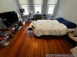 208 Kelton St in Boston, MA - Foto de edificio - Building Photo