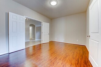 4934 Bonny Loch Ln in Houston, TX - Building Photo - Building Photo