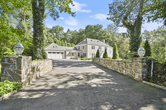36 Evergreen Rd in Greenwich, CT - Building Photo - Building Photo