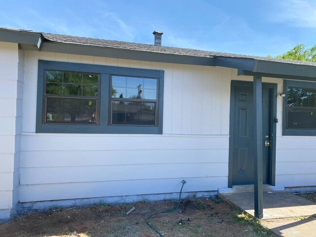 property at 3506 E Baylor St