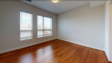1 Everett St, Unit 302 in Boston, MA - Building Photo - Building Photo