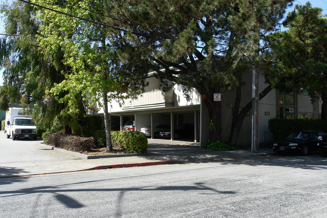 1614 Oxford St in Redwood City, CA - Building Photo - Building Photo