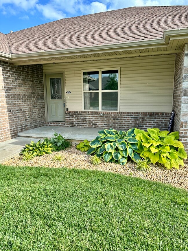 872 E Melton Rd in Ozark, MO - Building Photo - Building Photo