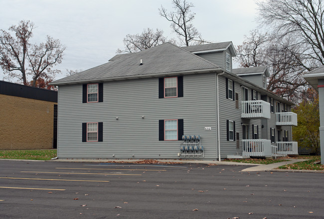 Rickett Road Apartments