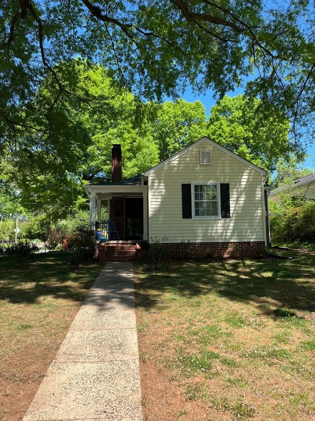 2377 Westfield Ave in Winston-Salem, NC - Foto de edificio - Building Photo