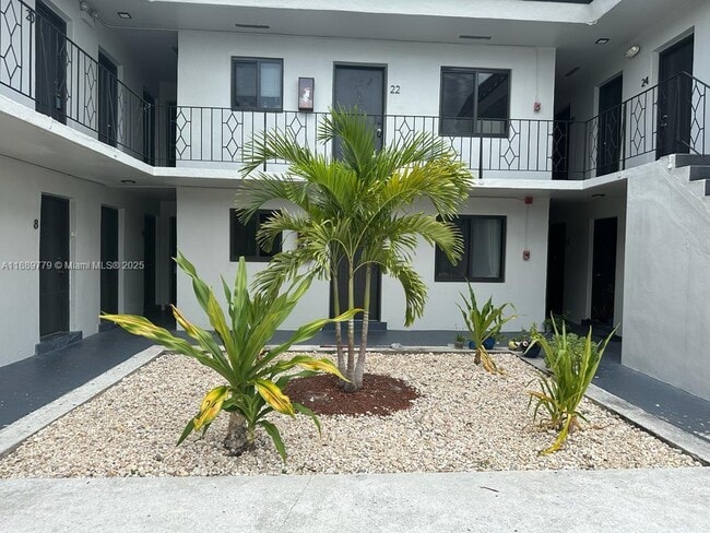 805 W 30th St in Hialeah, FL - Building Photo - Building Photo