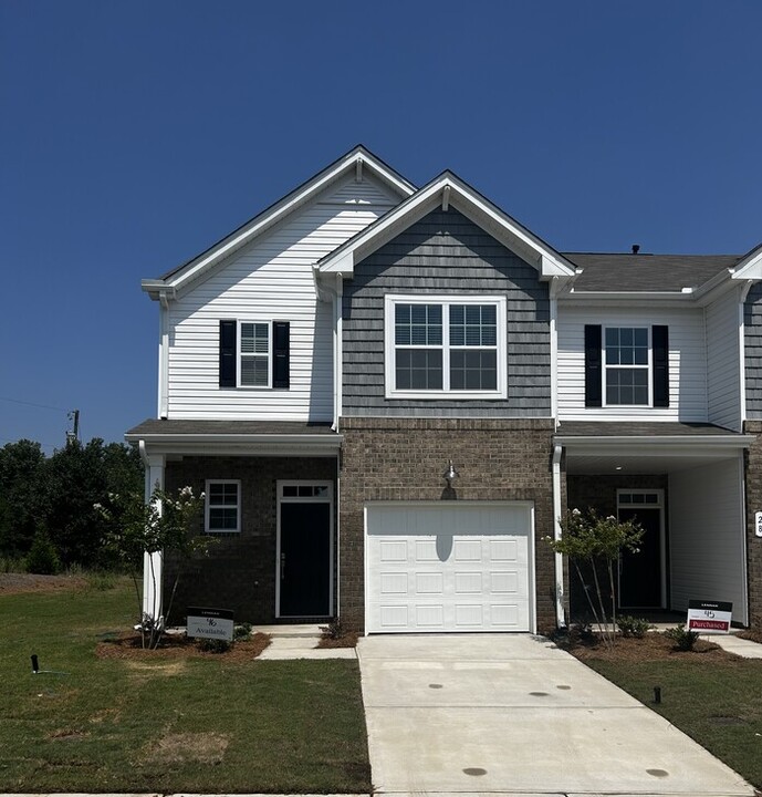 30 Loebner Ln in Simpsonville, SC - Building Photo