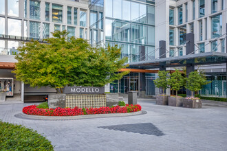 Modello in Burnaby, BC - Building Photo - Building Photo