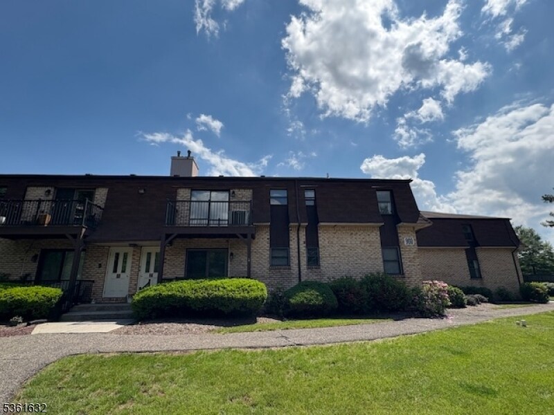 904 Yorkshire Dr in Flemington, NJ - Building Photo