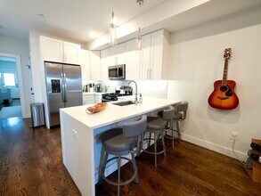 65 Border St in Boston, MA - Building Photo - Building Photo